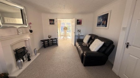 House Batchelor Close in Dudley