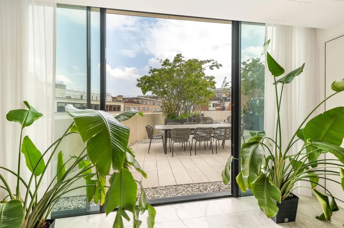 Flat Basil Street in Greater London