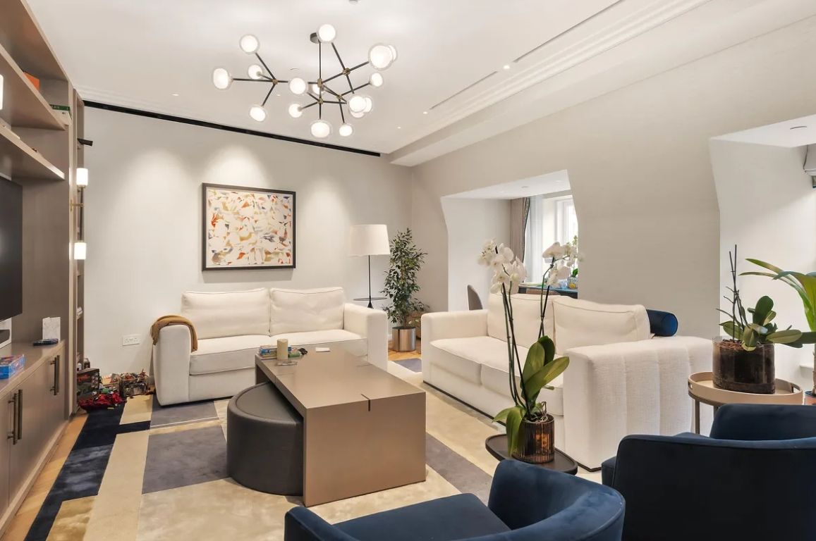 Flat Basil Street in Greater London