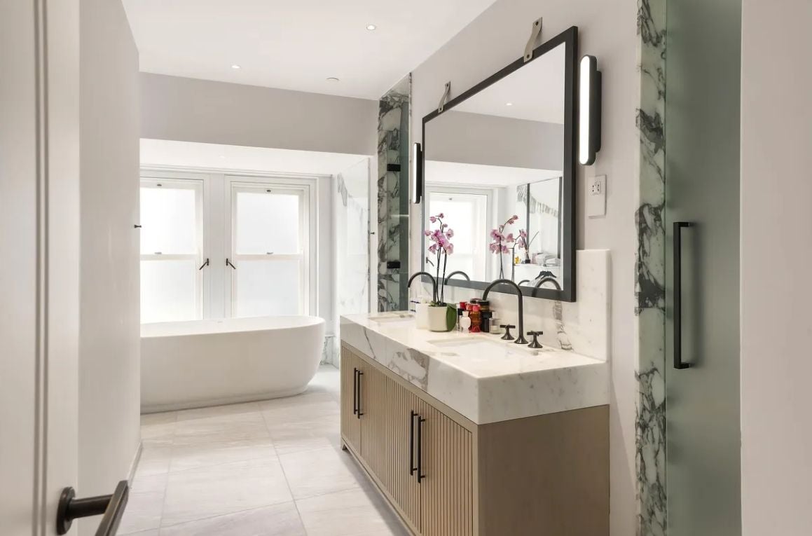 Flat Basil Street in Greater London