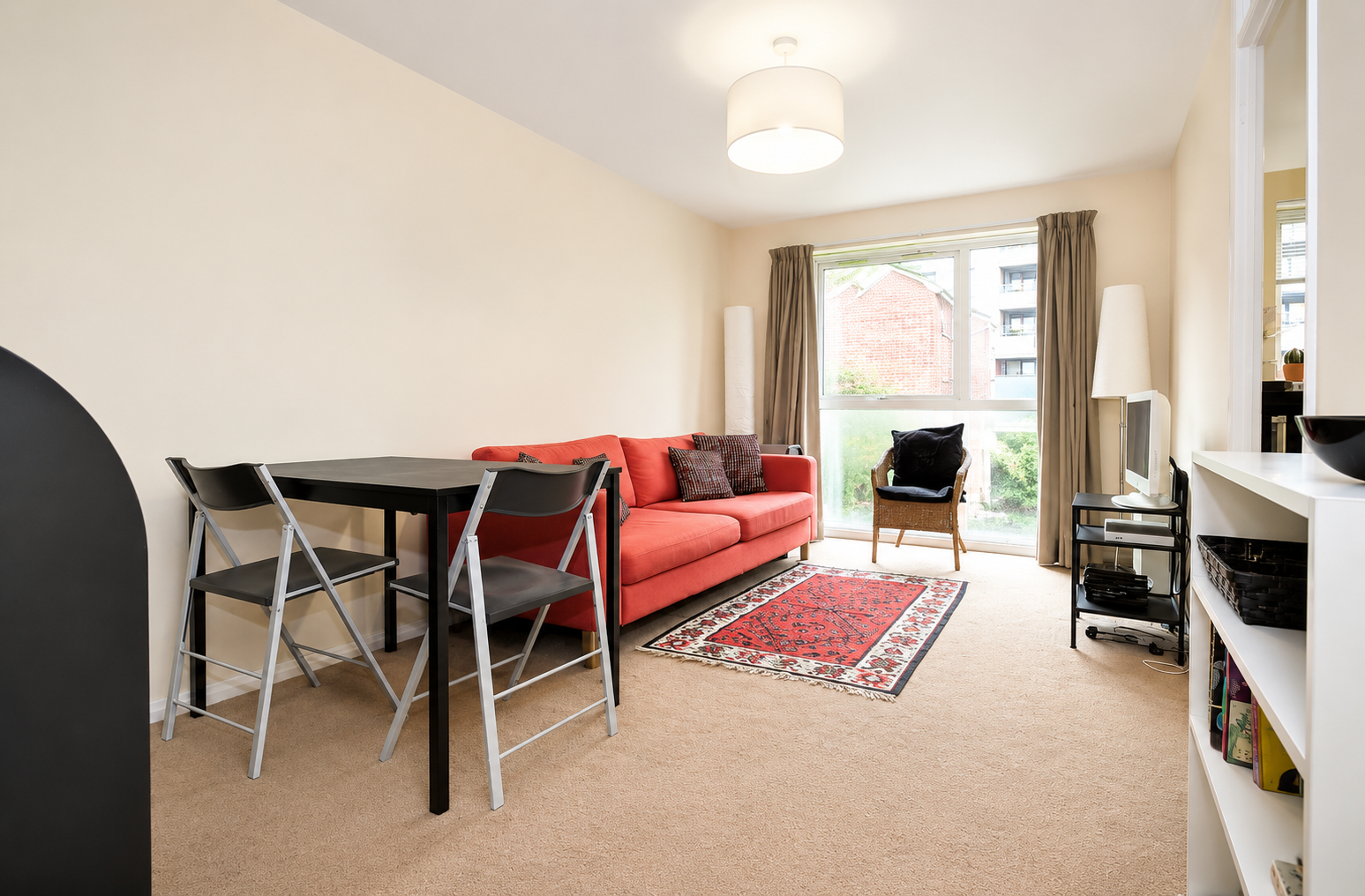 Flat Washboard Close in Greater London