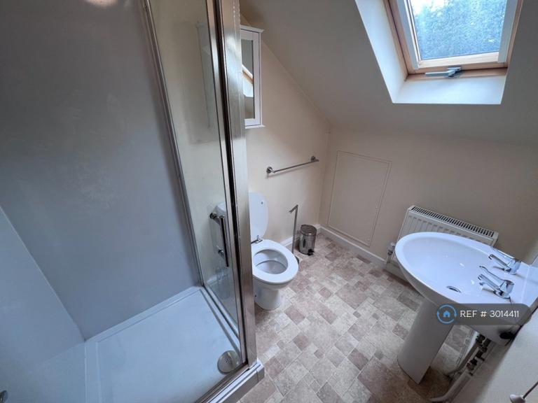 Room St. Helens Avenue in Swansea