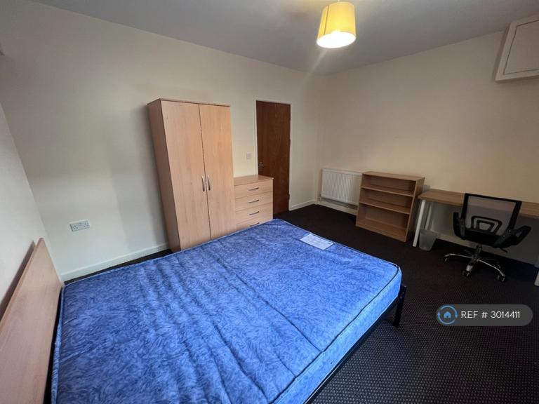 Room St. Helens Avenue in Swansea