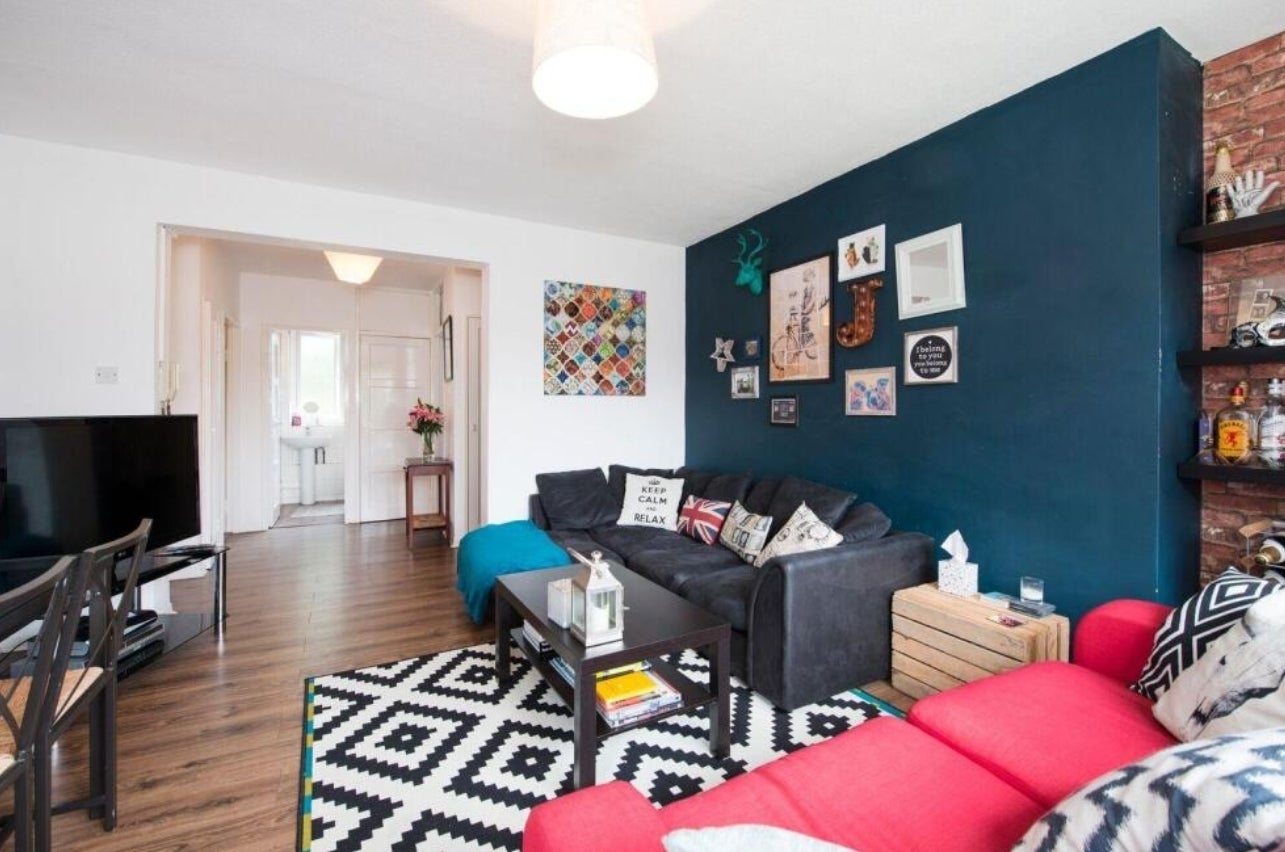 Flat Elizabeth Gardens in Greater London