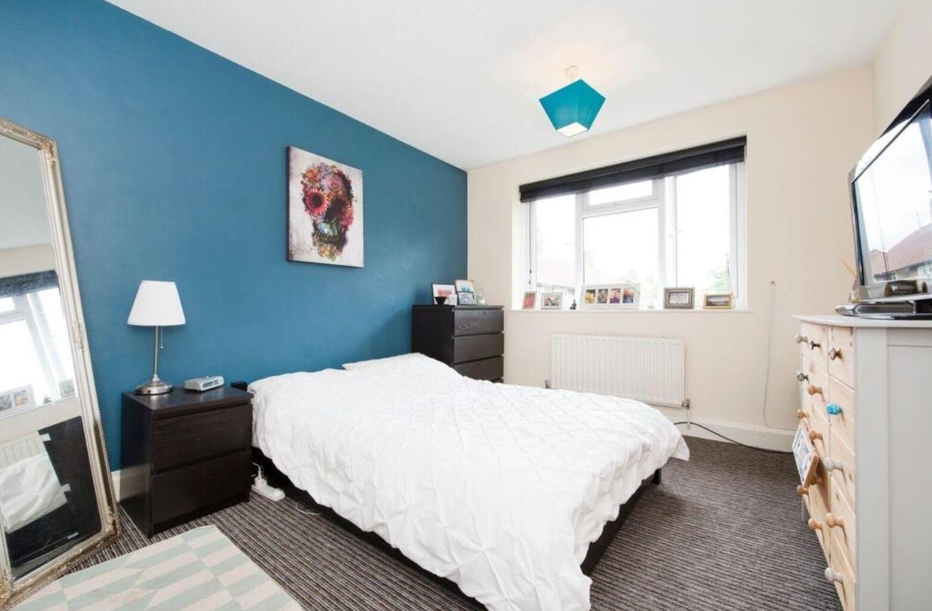 Flat Elizabeth Gardens in Greater London
