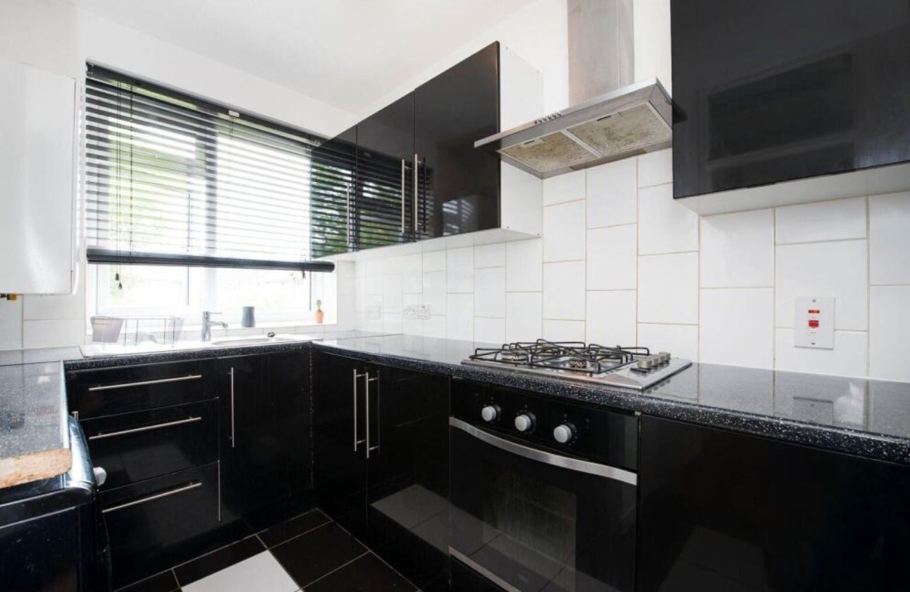 Flat Elizabeth Gardens in Greater London