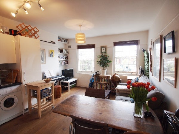 Flat Kingsland Road in Greater London