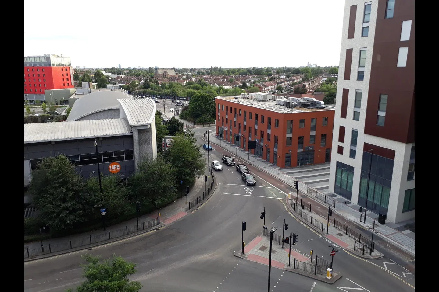 Flat Victoria Road in Greater London