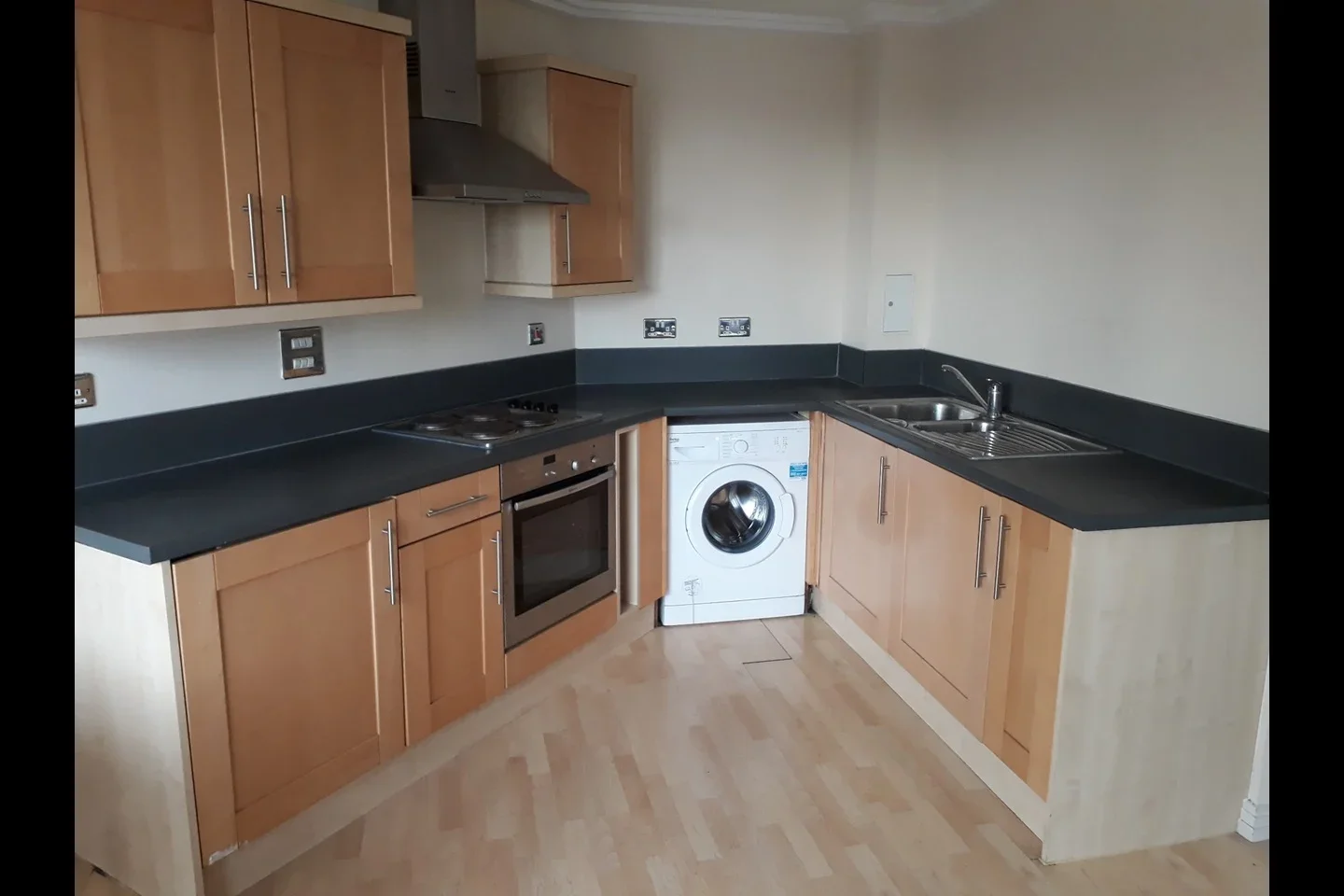 Flat Victoria Road in Greater London