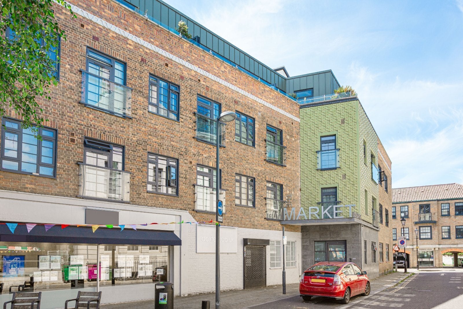 Flat Market Place in Greater London