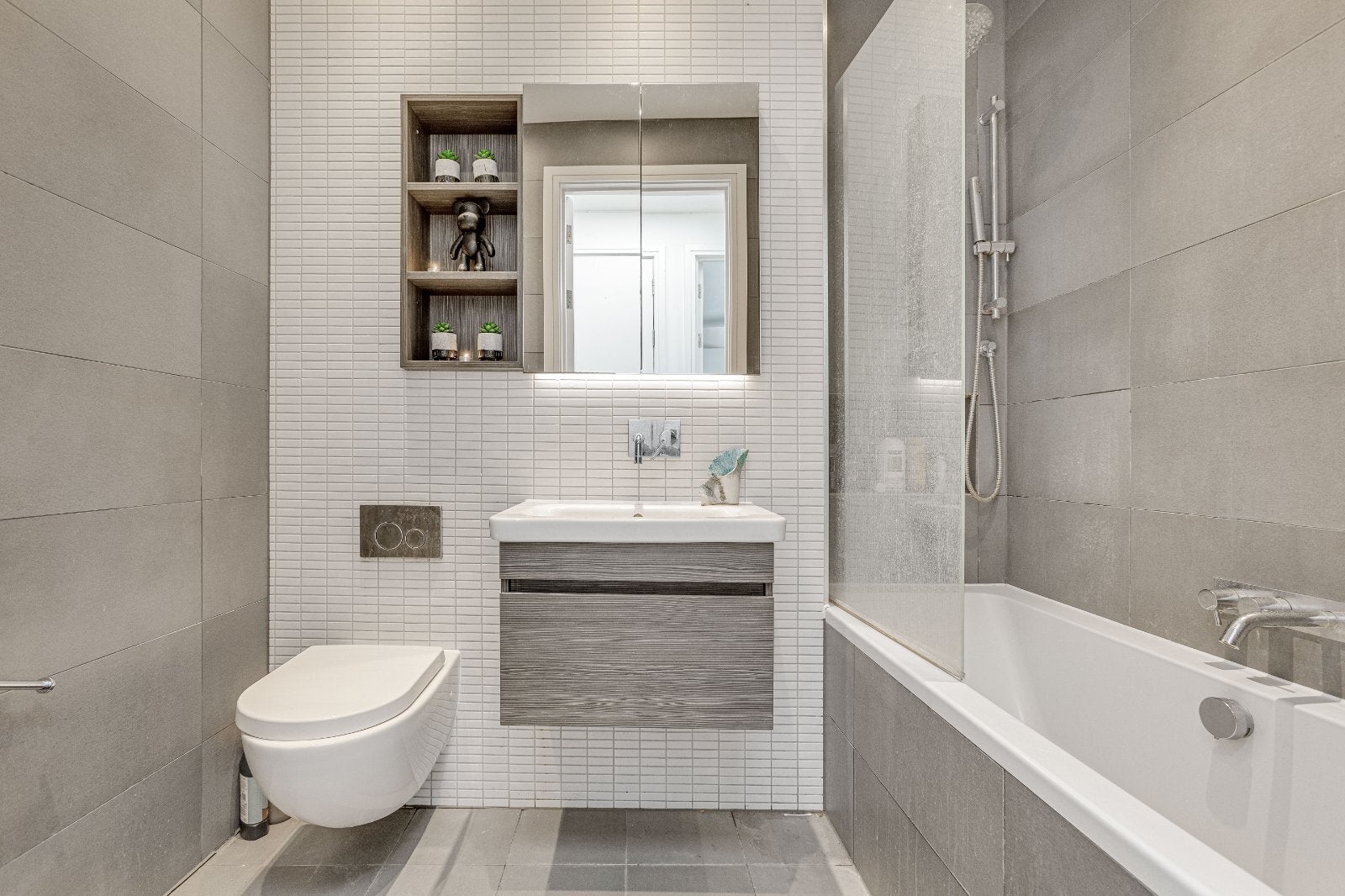 Flat Market Place in Greater London