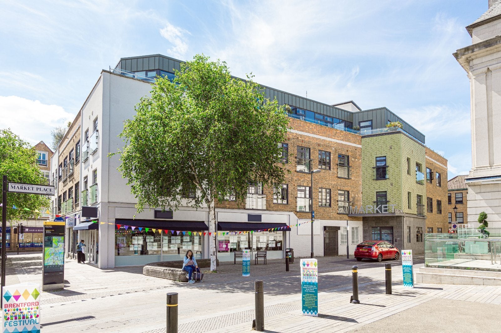 Flat Market Place in Greater London