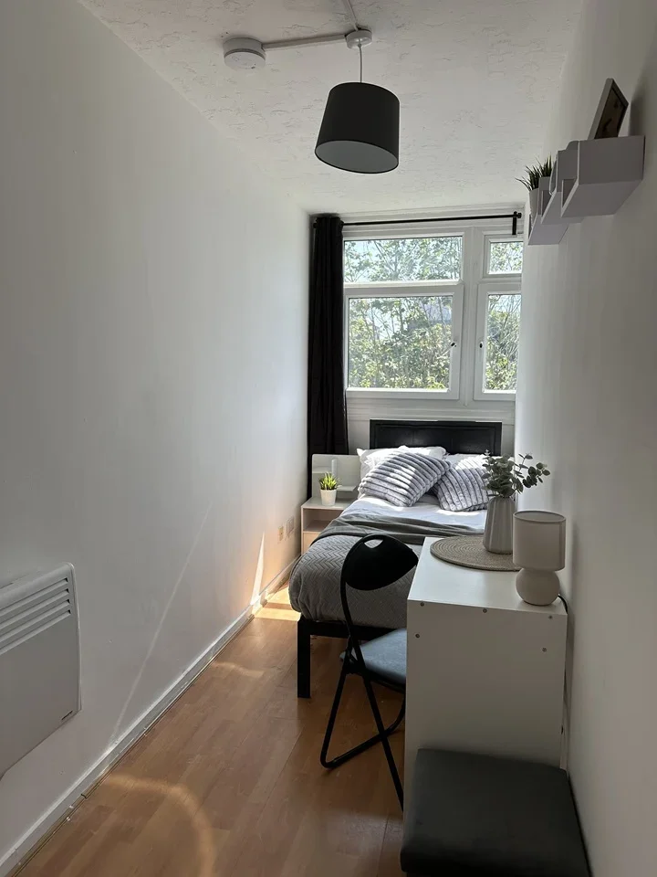 Room Cable Street in Greater London
