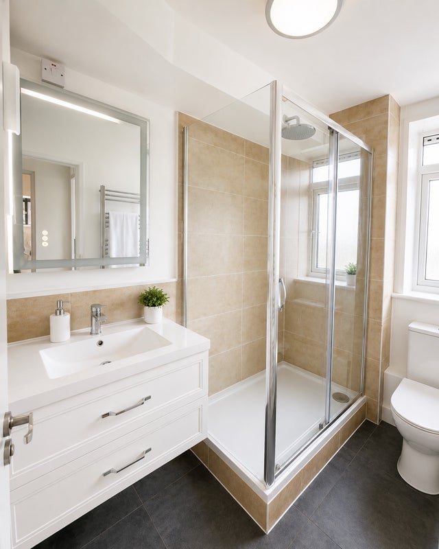 Room Allen Edwards Drive in Greater London