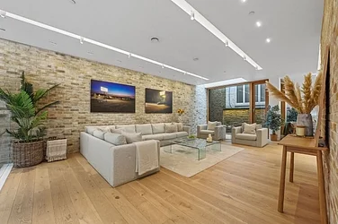 House Nottingham Place in City of Westminster