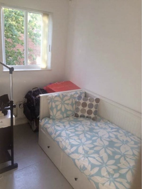 House Kingfisher Close in Greater London