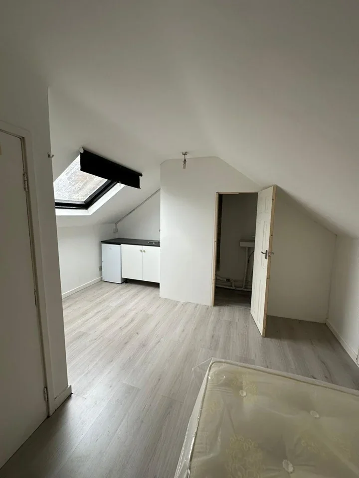 Flat Jesmond Avenue in Greater London