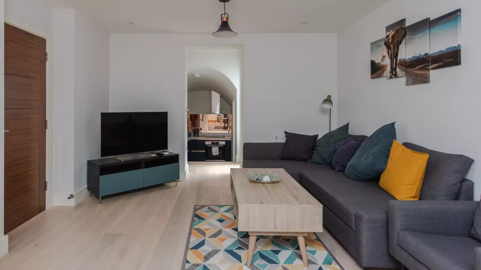 Flat Alderney Street in City of Westminster