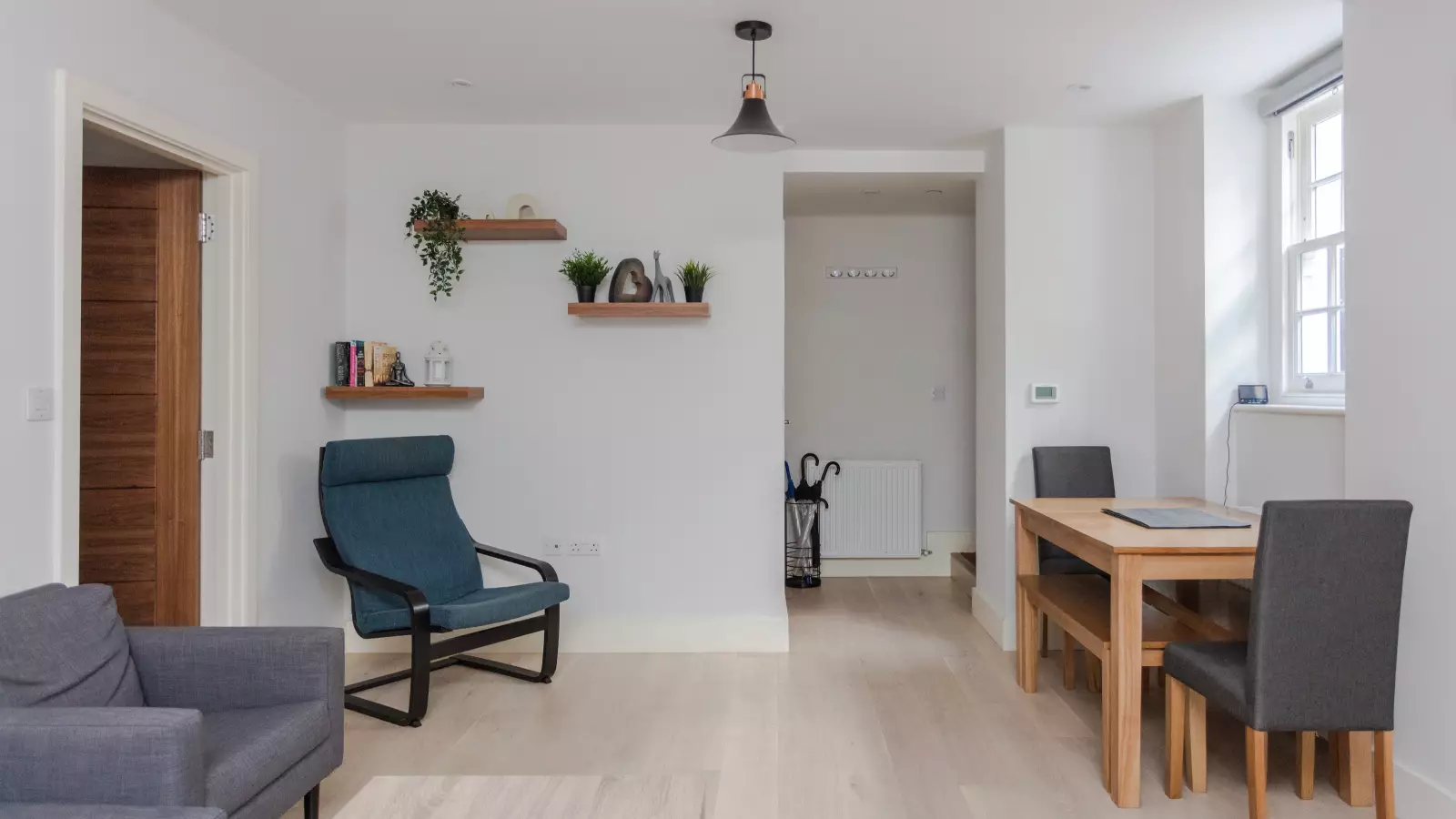 Flat Alderney Street in City of Westminster