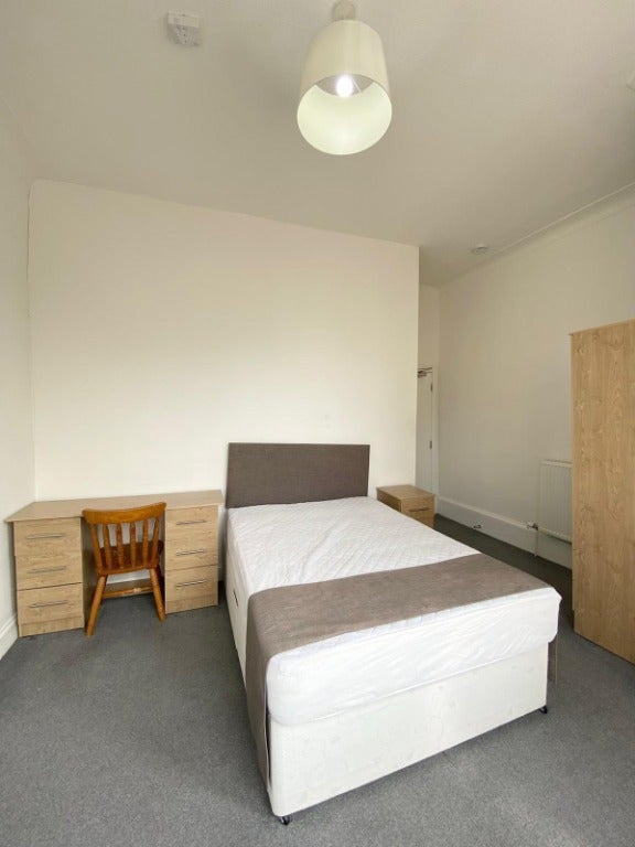 Room Blackness Avenue in Dundee