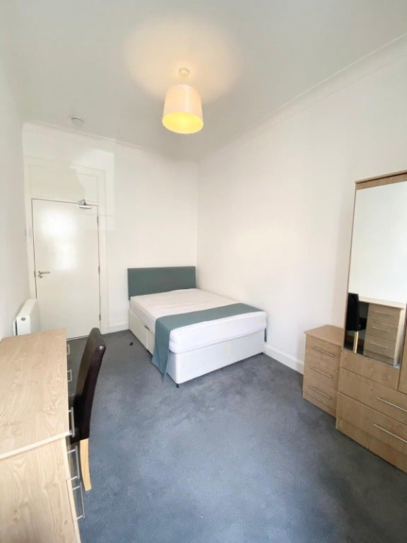 Room Blackness Avenue in Dundee