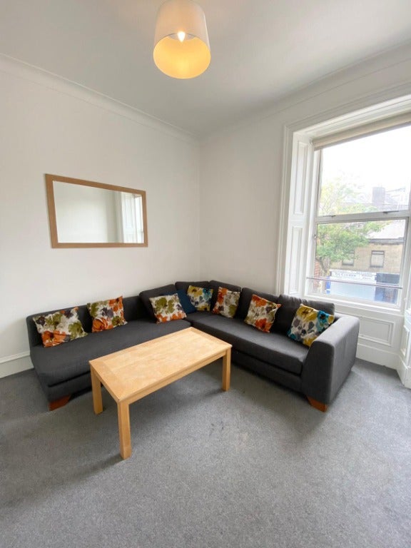 Room Blackness Avenue in Dundee