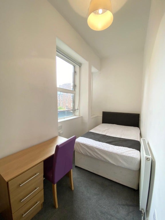 Room Blackness Avenue in Dundee