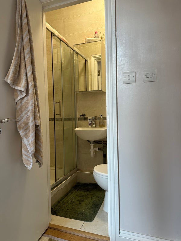 Room Brooke Road in Greater London