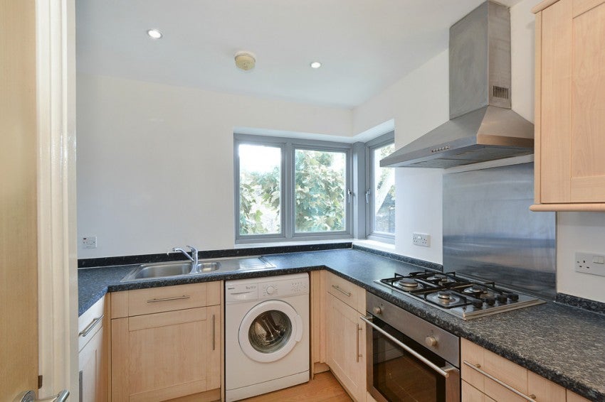Flat Parkside Business Estate in Greater London