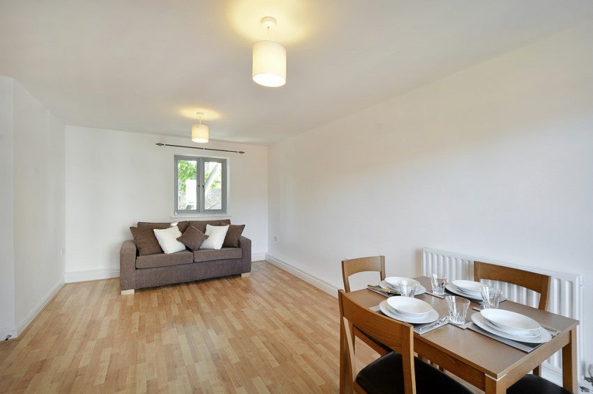 Flat Parkside Business Estate in Greater London