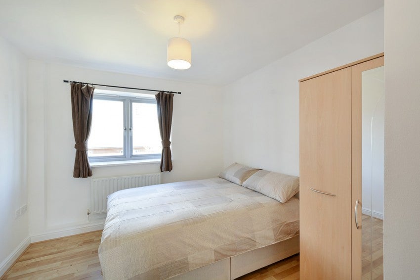 Flat Parkside Business Estate in Greater London