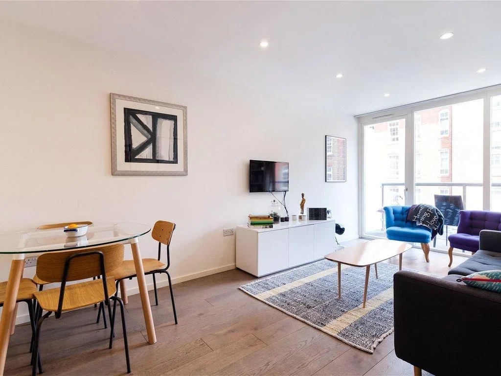 Flat Lever Street in Greater London