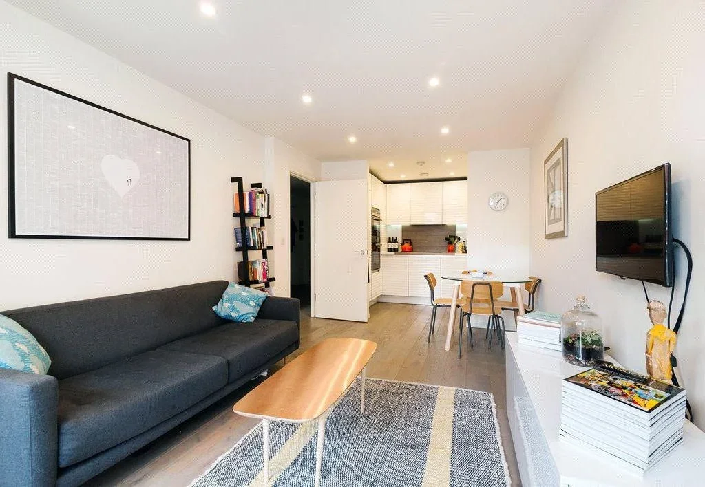 Flat Lever Street in Greater London