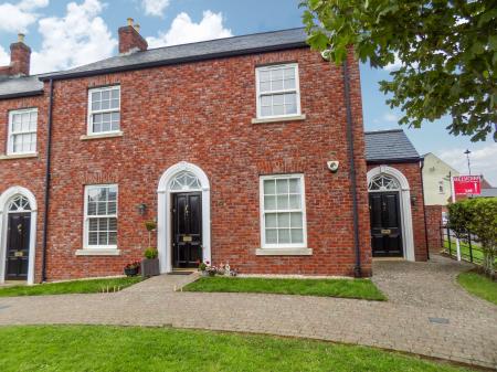 Flat Breton Crescent in Lisburn