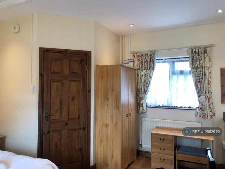 Flat Cadeby Lane in Hinckley and Bosworth