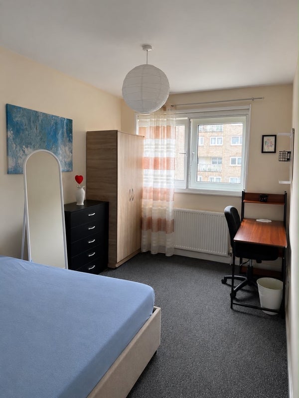 Room Eversholt Street in Greater London