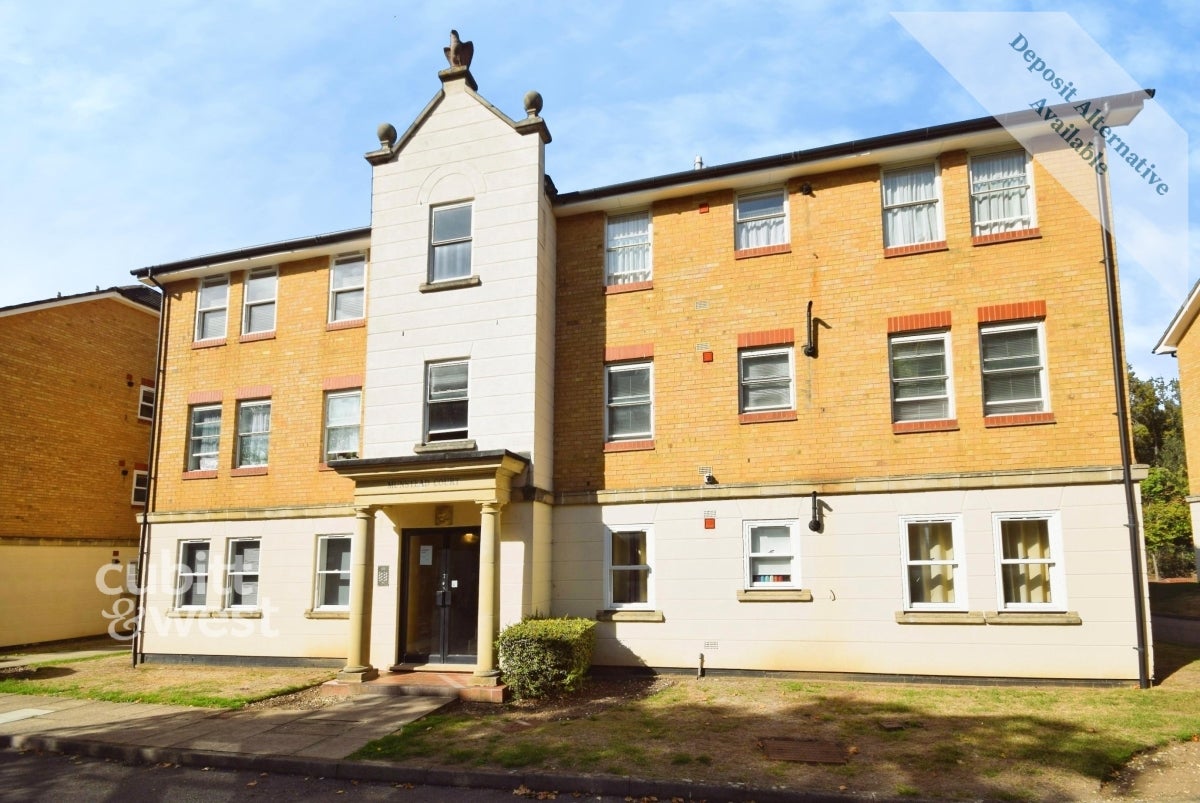 Flat Sutton Court Road in Greater London