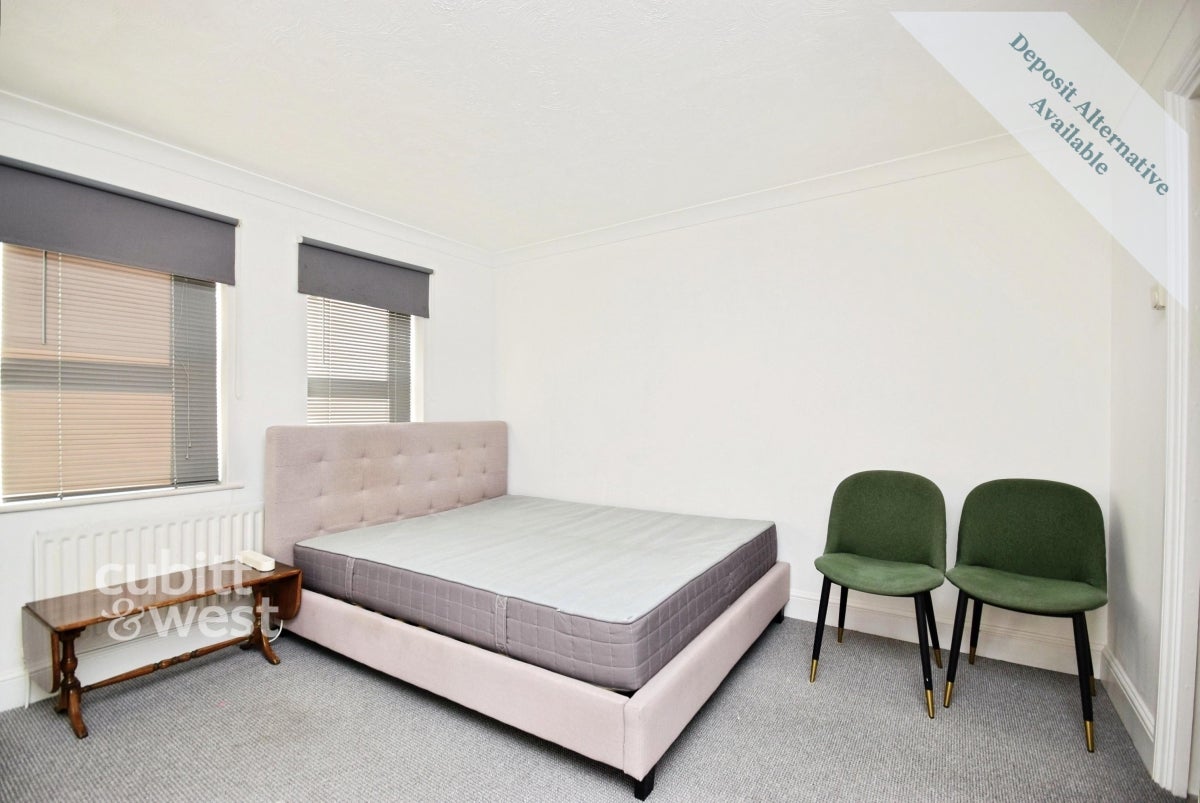 Flat Sutton Court Road in Greater London