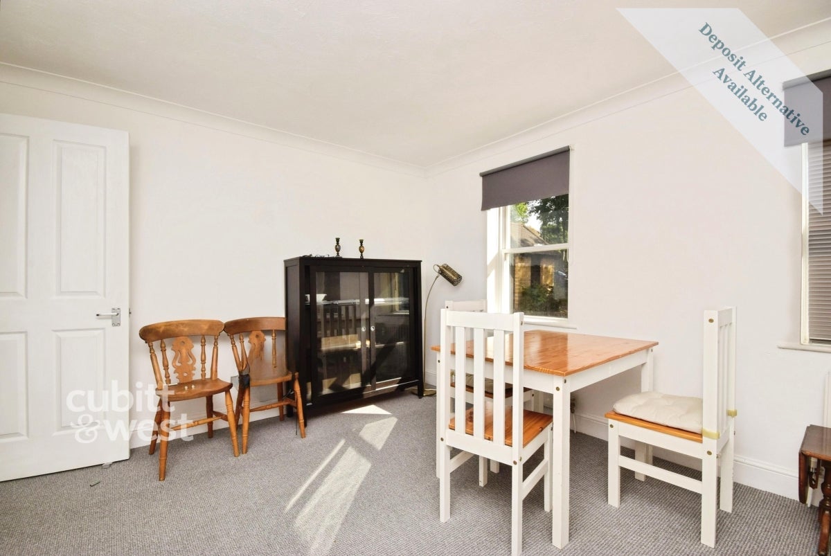 Flat Sutton Court Road in Greater London