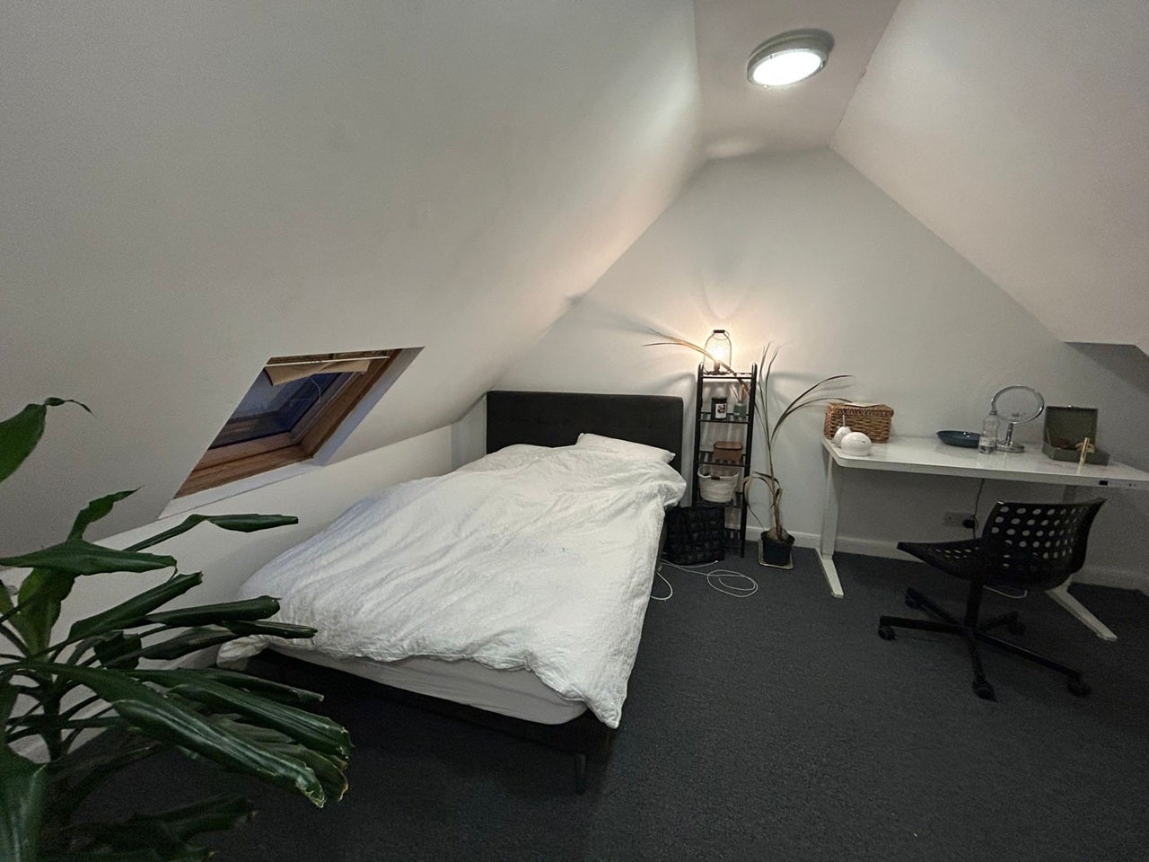 Room Crossway in Greater London