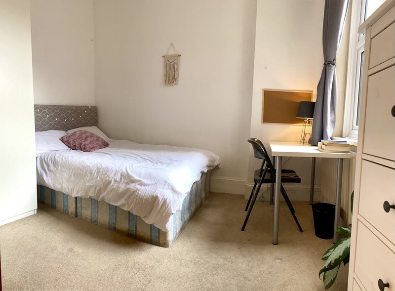 Room Denehurst Gardens in Greater London