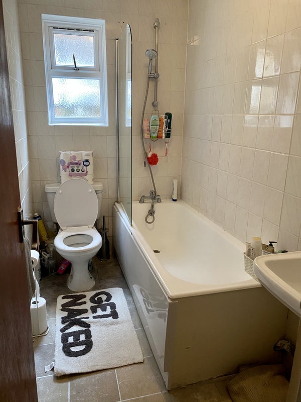 Room Denehurst Gardens in Greater London