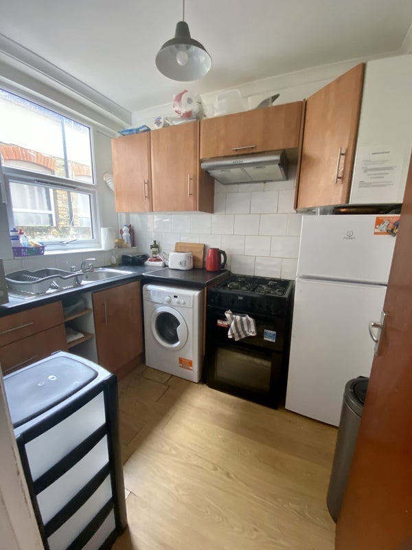 Room Denehurst Gardens in Greater London