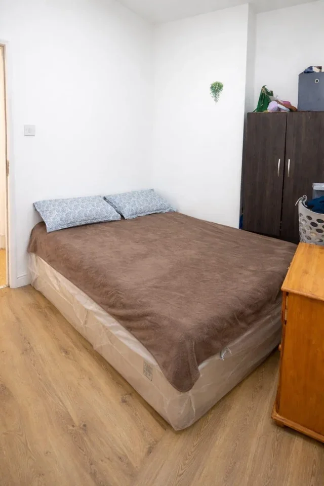 Room Eastern Avenue in Greater London
