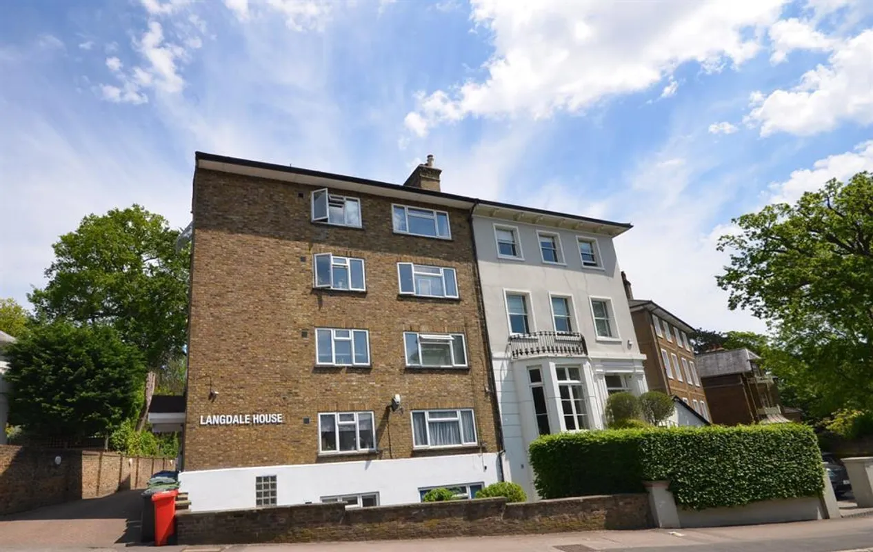 Flat Sudbury Hill in Greater London