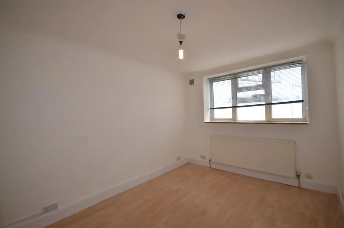 Flat Sudbury Hill in Greater London