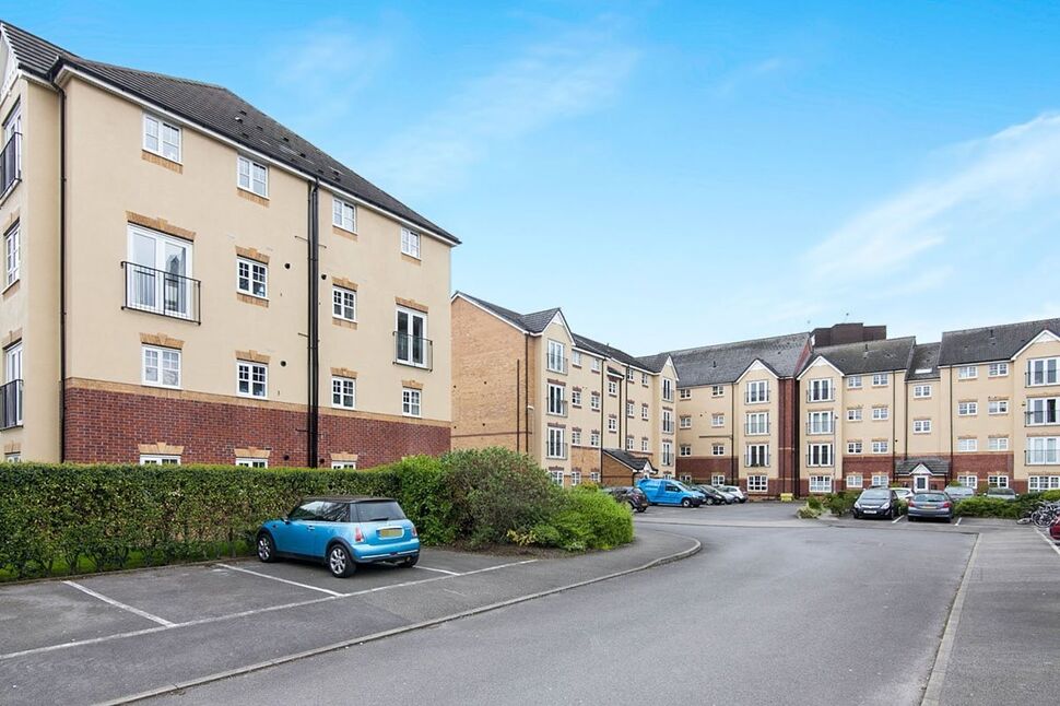 Flat Montague Road in Trafford