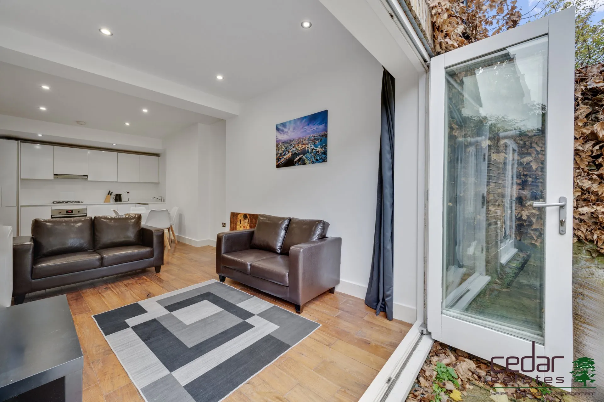 Flat Victoria Road in Greater London