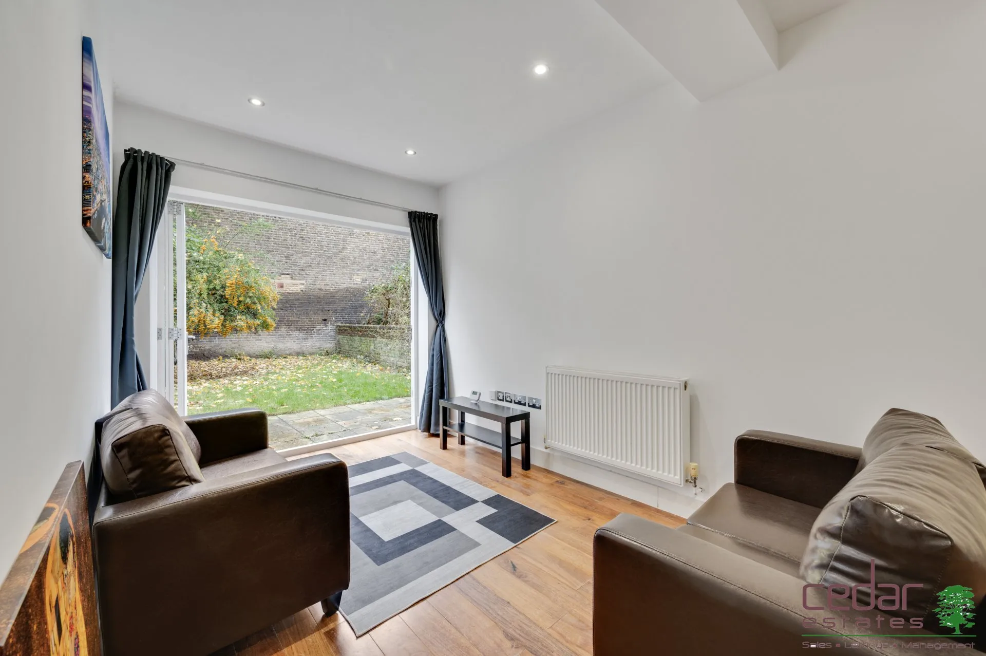 Flat Victoria Road in Greater London