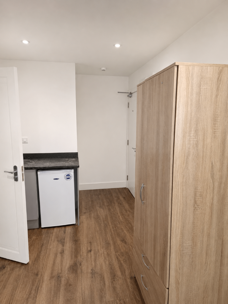 Flat Barnfield Road in Greater London